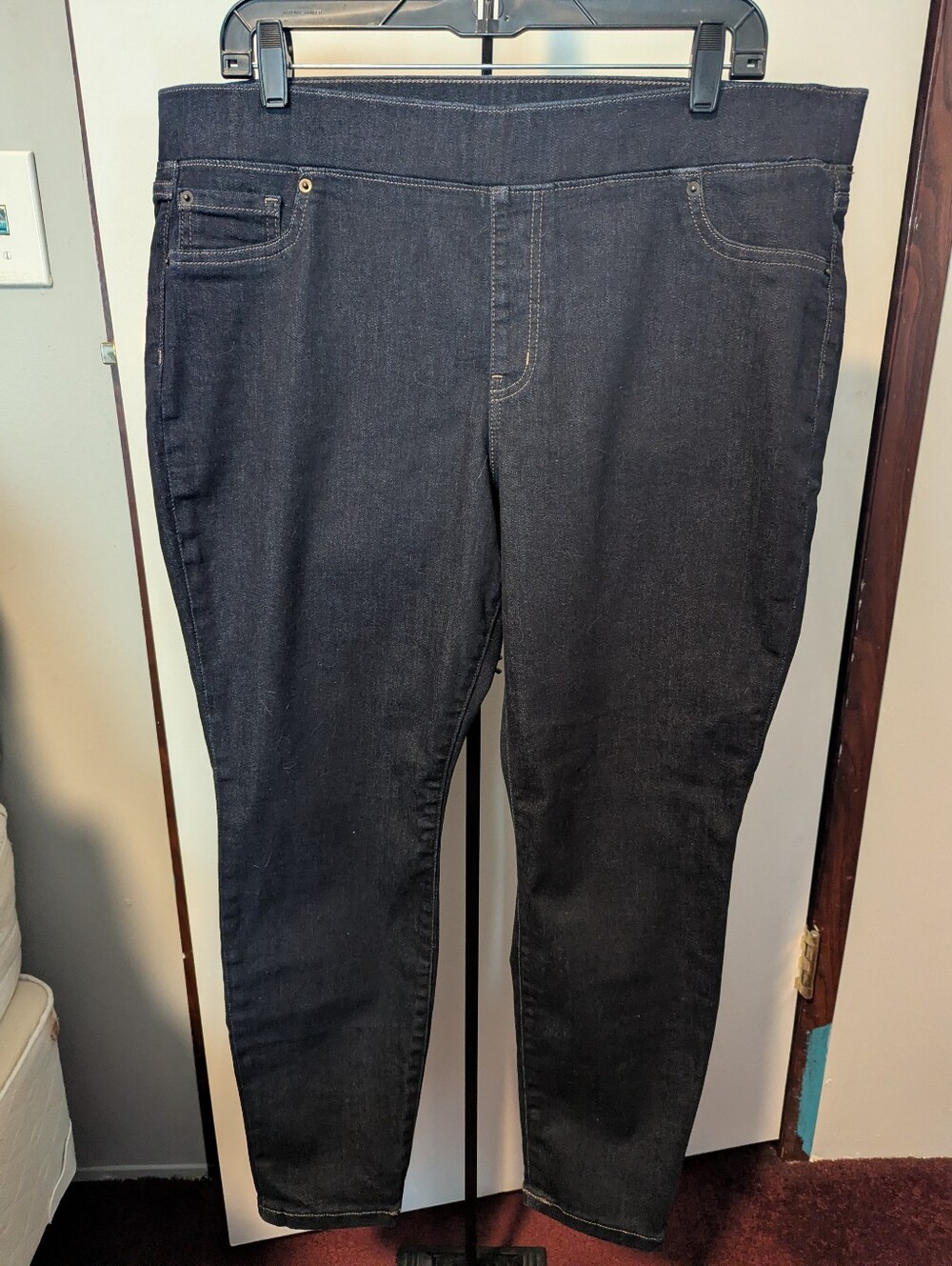 NWOT Amazon Essentials Dark Blue Stretch Jeggings for Women